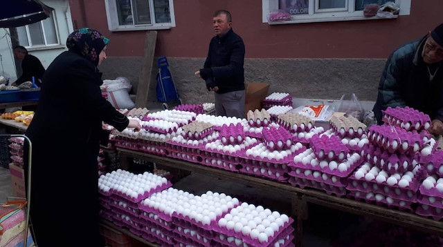 Şaban Beydemir 30 yıldır yumurta satarak geçimini sağlıyor.