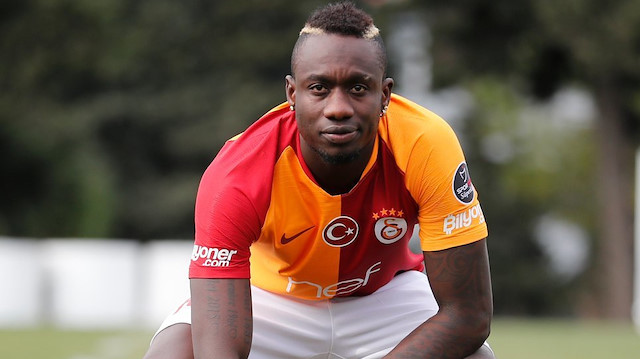 Mbaye Diagne, Galatasaray formasıyla basın mensuplarına poz verdi.