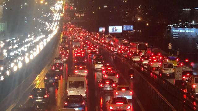 Akşam saatlerinde trafik yoğunluğu yüzde 81'lere çıktı
