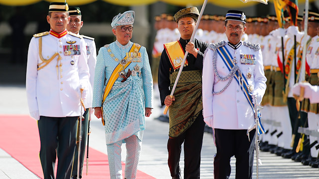Sultan Abdullah, resmi yeminin ardından Malezya'nın 16. kralı oldu, Perak Kralı Sultan Nazrin Şah da vekil kral olarak yemin etti.