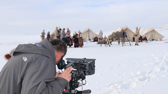 ‘Muhacirler’ adlı belgesel zor kış şartları altında çekiliyor.
