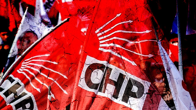 CHP bayrakları.