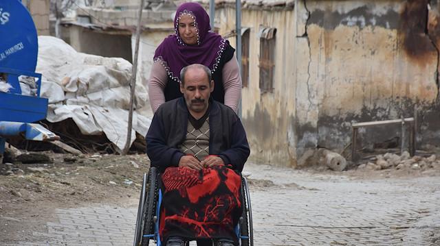 Tekerlikli sandalyeye mahkum olan Ergün'ün en büyük destekçisi ise kendisinin yanından bir an olsun ayrılmayan eşi Fatma Ergün oldu.