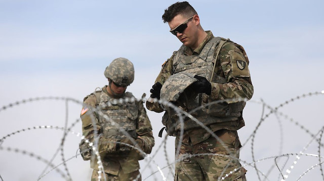 Meksika sınırında konuşlanan ABD askerleri. (Fotoğraf: Getty Images) 