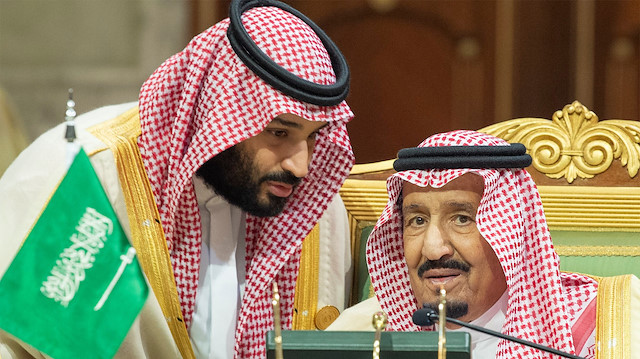 Saudi Arabia's Crown Prince Mohammed bin Salman talks with Saudi Arabia's King Salman bin Abdulaziz Al Saud during the Gulf Cooperation Council's (GCC) Summit in Riyadh, Saudi Arabia December 9, 2018. Bandar Algaloud/Courtesy of Saudi Royal Court/Handout via REUTERS ATTENTION EDITORS - THIS PICTURE WAS PROVIDED BY A THIRD PARTY

