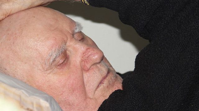 87 yaşındaki Mehmet Palaz'a ikinci evliliğini yaptığı Meryem Palaz bakıyor.