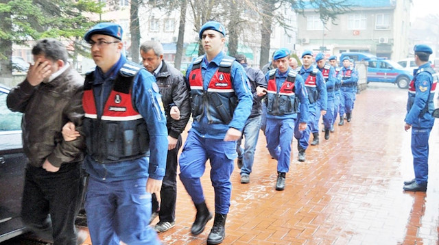 Jandarma ekiplerinin düzenlediği operasyonda 8 kişi gözaltına alındı