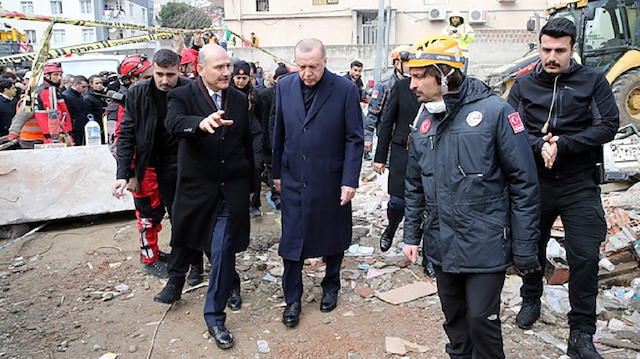 أردوغان يتفقد موقع المبنى المنهار بإسطنبول