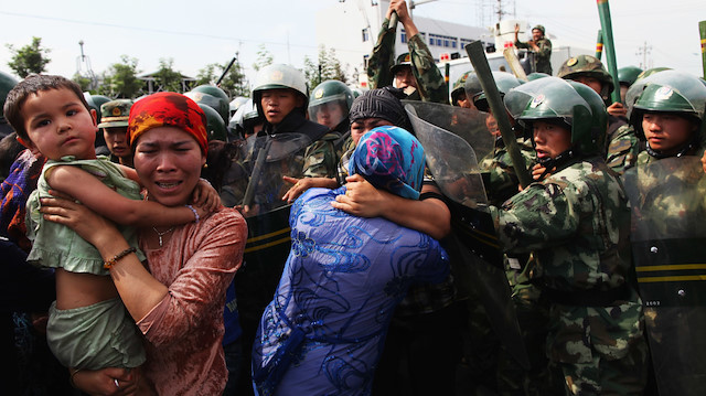 Pekin yönetimi, Sincan Özerk Bölgesi'ndeki milyonlarca Müslümanı toplama kamplarında asimile etmeye çalışıyor.