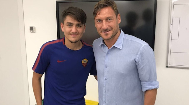 Cengiz Ünder ile Totti.