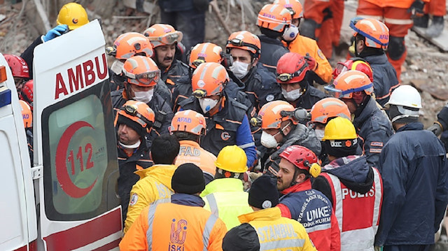 ارتفاع ضحايا انهيار مبنى إسطنبول.. وزير الداخلية يكشف عن العدد الأخير