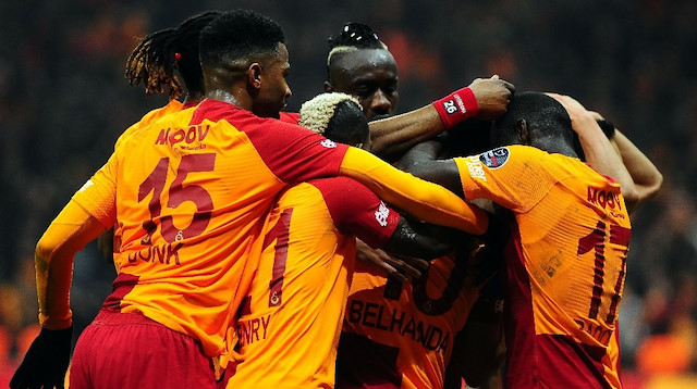 Galatasaray Süper Lig'de lider Başakşehir'in 6 puan gerisinde 2. sırada yer alıyor.