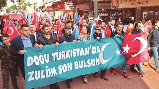​الأتراك يلفتون نظر العالم لمعاناة إخوتهم "الأيغور": لستم وحيدين