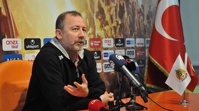 Sergen Yalçın yönetimindeki Alanyaspor, Süper Lig'de 11. sırada yer alıyor.