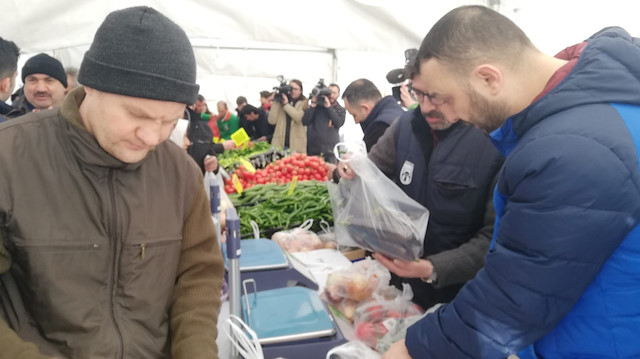 Ankara'da 15 tanzim satış noktasında sebze satışı başladı.