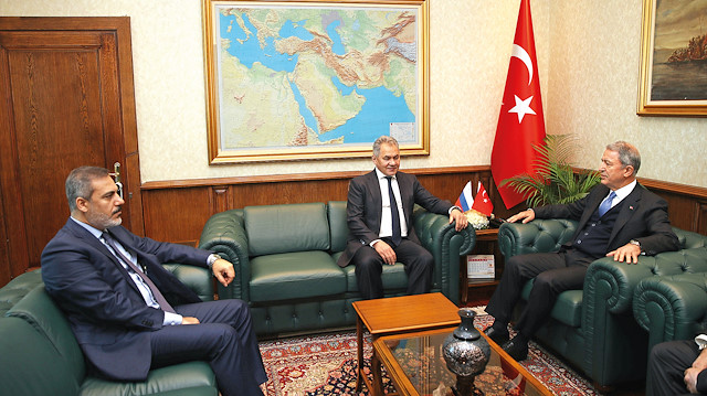 Milli Savunma Bakanı Hulusi Akar, Soçi zirvesi hazırlıkları kapsamında Ankara’ya gelen Savunma Bakanı Sergey Şoygu ile biraraya geldi.le2