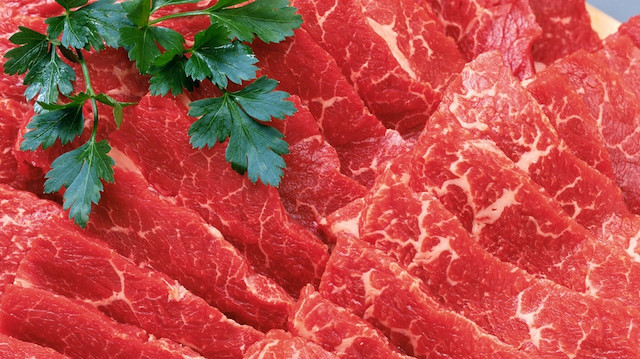 ​Toplam kırmızı et üretimi içinde sadece kesimhanelerde üretilen kırmızı et miktarı ise 185 bin 324 ton olarak gerçekleşti.