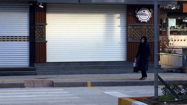 Kuyumcu dükkanı soygunun ardından incelemelerin tamamlanabilmesi için kapatıldı. 