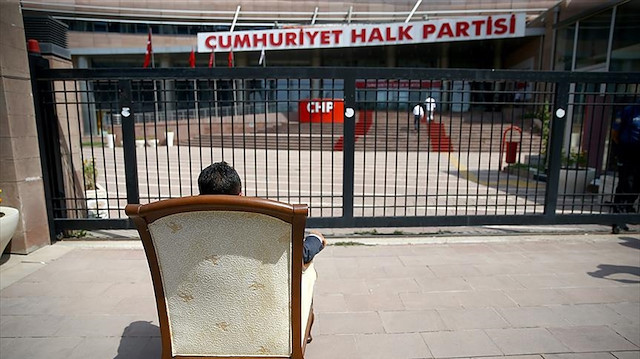 CHP Keçiören İlçe Teşkilatı üyesi Abbas Canyurt CHP Genel Merkez önünde oturma eylemi yapmıştı.