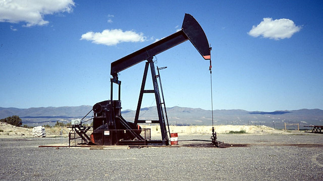 ​Suudi Arabistan'ın günlük petrol üretimini yaklaşık 500 bin varil azaltacaklarını açıklamasıyla petrol fiyatları yükselişe geçti.