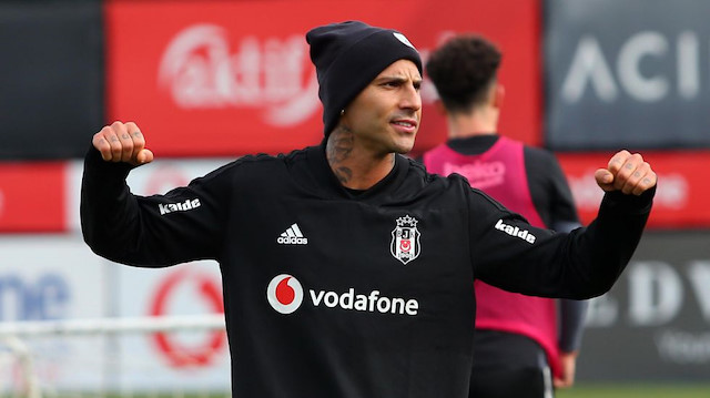 35 yaşındaki Quaresma bu sezon  Beşiktaş formasıyla çıktığı 24 resmi maçta 3 ol atarken 12 de asist kaydetti.