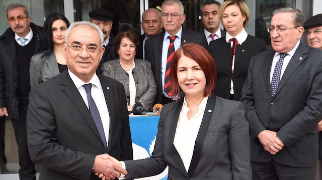 DSP Genel başkanı Önder Aksakal ile Handan Toprak ve partililer