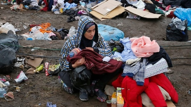 Suriyeli ve Iraklı binlerce mülteci, Avrupa ülkelerinin sınır hatları boyunca kurulan derme çatma kamplarda yaşamaya mahkum ediliyor.