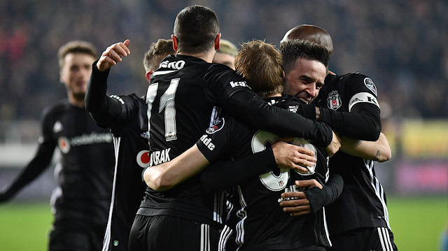 Beşiktaşlı futbolcuların Yeni Malatya maçında attıkları gol sonrası yaşadıkları sevinç.
