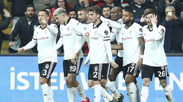 Beşiktaş Süper Lig'de 3. sırada yer alıyor.