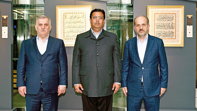 Ahmet Albayrak (Solda), Ulaştırma Bakanı Muhammed Jehanzeb Khan Khichi (Ortada) ve Nuri Albayrak (Sağda)