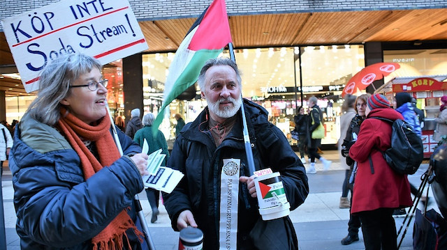 جمعية "فلسطين" السويدية، قالت إنها تشرح للمواطنين ممارسات القمع والتعذيب الإسرائيلية ضد الفلسطينيين في غزة والضفة