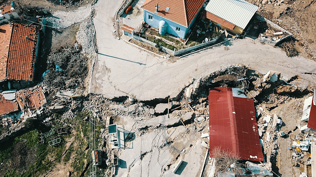 11 Şubat'tan bu yana devam eden Çatlağın son 2 günde daha da genişlemesi sonucu bir ev yıkıldı, 11 evde hasar oluştu ve tahliye kararı verildi. 