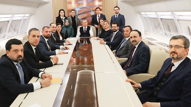 Cumhurbaşkanı Recep Tayyip Erdoğan, Soçi dönüşü Yeni Şafak Genel Yayın Yönetmeni İbrahim Karagül’ün de aralarında bulunduğu gazetecilerin sorularını cevapladı.