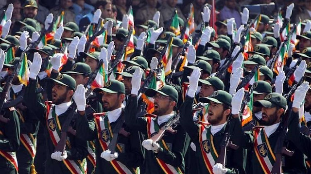 الحرس الثوري الإيراني يتهم السعودية بتنفيذ الهجوم الانتحاري ويهدد الرياض
