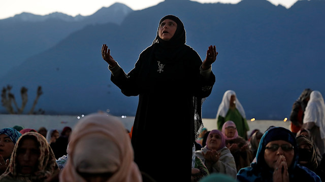 Kashmiri Muslims pray