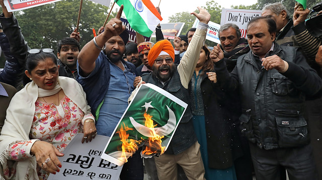 Indian protesters burn Pakistan flags at a rally