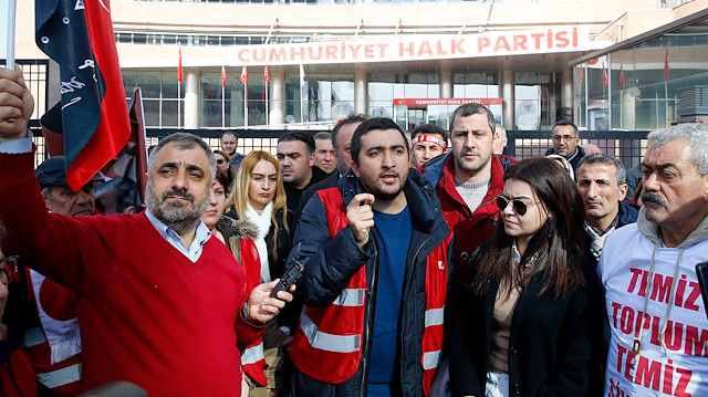 Protesto eden grup basın açıklaması yaptı. 