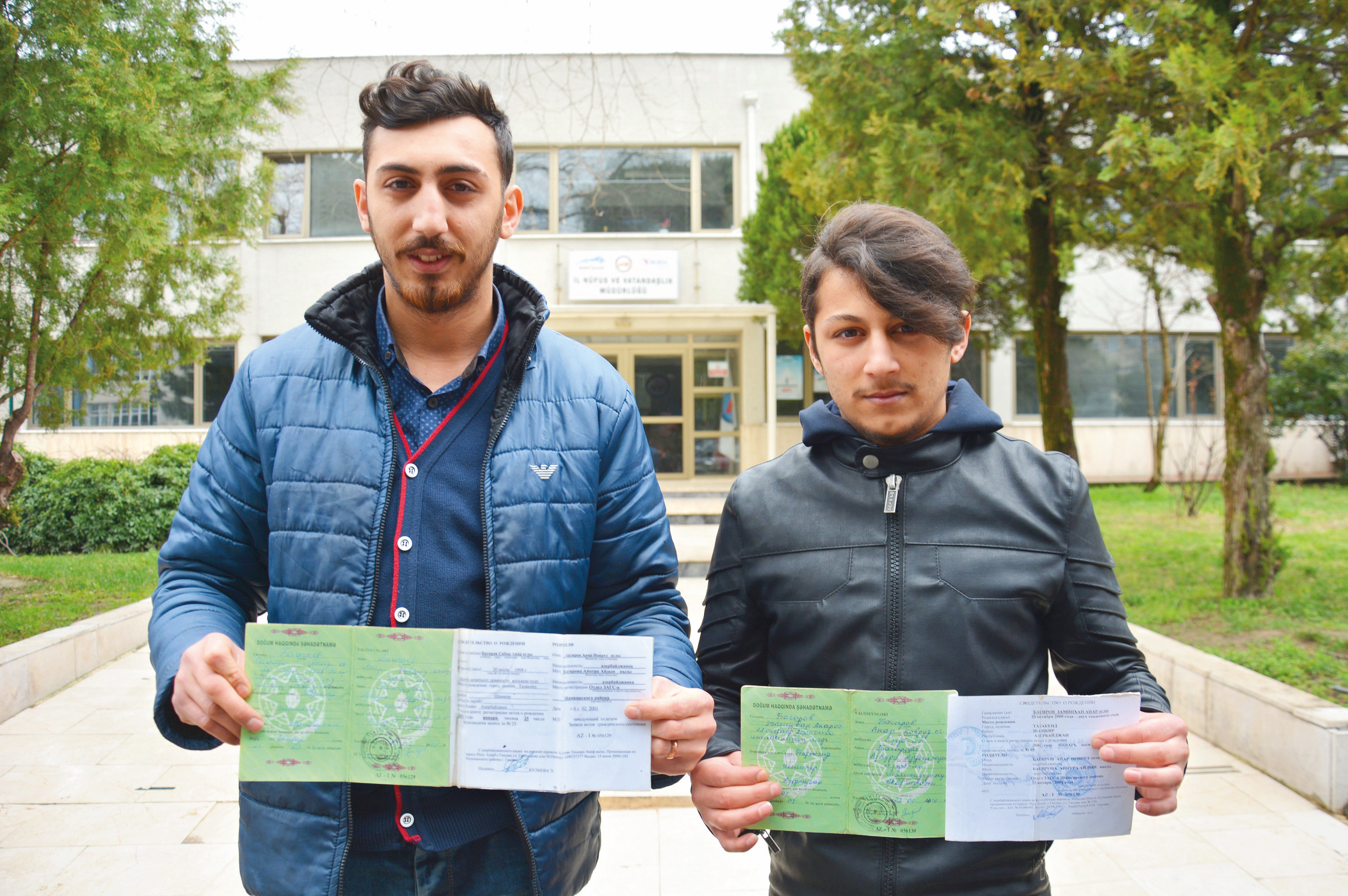 Sabir Bağırov ve Zaminkar Bağırov kardeşler, Azerbaycan kanunlarına göre 15 yaşından önce nüfus cüzdanı verilmediği için o yaşa kadar doğum belgesi ile resmi işlemlerini hallediyordu.