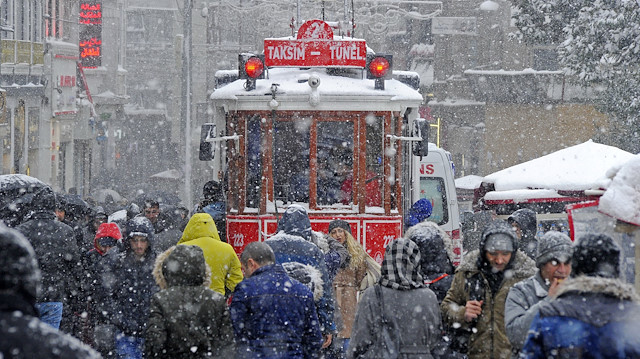İstanbul'da hafta sonu hava soğuyacak, karla karışık yağmur bekleniyor. 