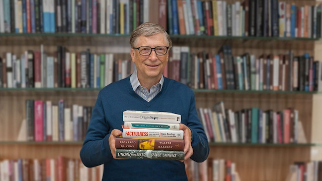 Bill Gates, her yıl düzenli olarak sevdiği 5 kitabı da takipçileriyle paylaşıyor.