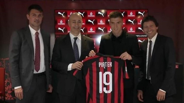 Piatek Milan'da 19 numaralı formayı giyiyor.