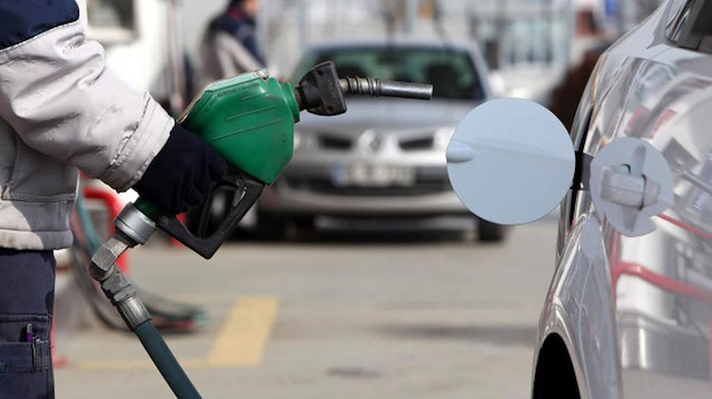 Benzine bugünden geçerli olmak üzere 27 kuruş zam yapılmıştı.