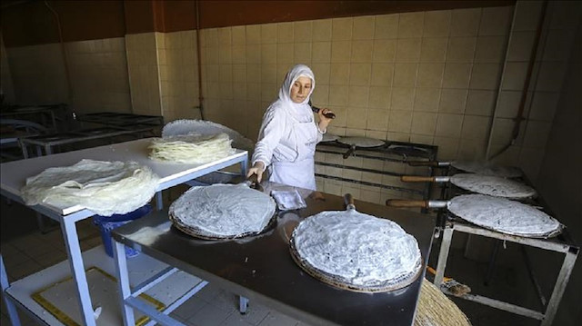 أسرة تركية تتوارث صناعة حلوى الـ"جولاتش" منذ 138 عاما​