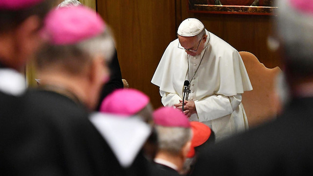 Papa Francis, Vatikan'da pek çok ülkeden gelen din adamlarıyla bir araya geldi. (Fotoğraf: Vincenzo Pinto) 