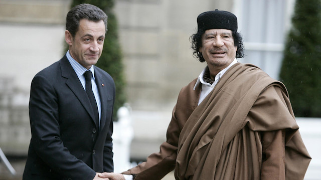Nicolas Sarkozy, Muammer Kaddafi 