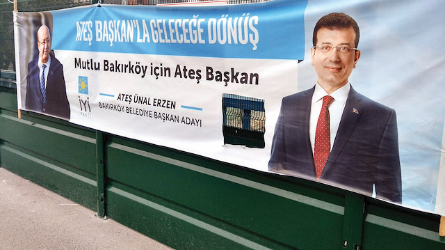 Seçim için hazırlattığı afişin sol tarafına kendi fotoğrafını koyduran Erzen, sağ tarafına da CHP’li seçmene göz kırpmak için İstanbul Büyükşehir Belediye Başkan adayı Ekrem İmamoğlu’nun fotoğrafını koydurdu. CHP ise logoları kestirdi.