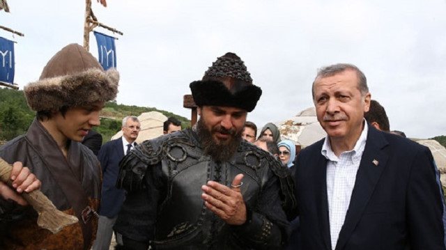 Cumhurbaşkanı Erdoğan daha önce Diriliş Ertuğrul'un setini ziyaret etmişti.
