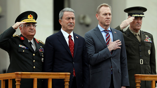  Bakan Akar, beraberinde Genelkurmay Başkanı Güler ile geldiği Pentagon'da askeri törenle karşılandı.