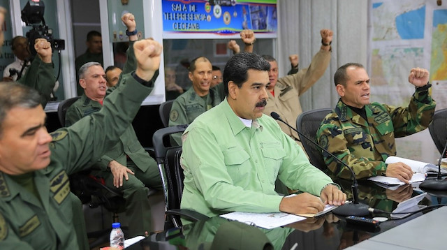 Maduro ve Venezuela Savunma Bakanı Vladimir Padrino Lopez.