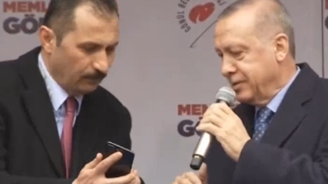 Koruma Müdürü Köse, Erdoğan'a gelen telefonu böyle uzattı.